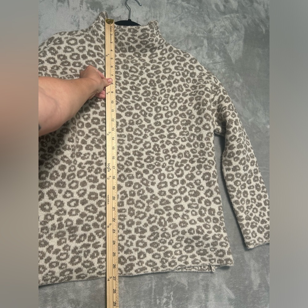 Christian Siriano Turtleneck Sweater Women’s Medium Brown Beige Leopard Wool - Picture 6 of 6